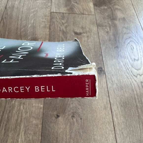 A Simple Favor Novel by Darcey Bell - Picture 4 of 8